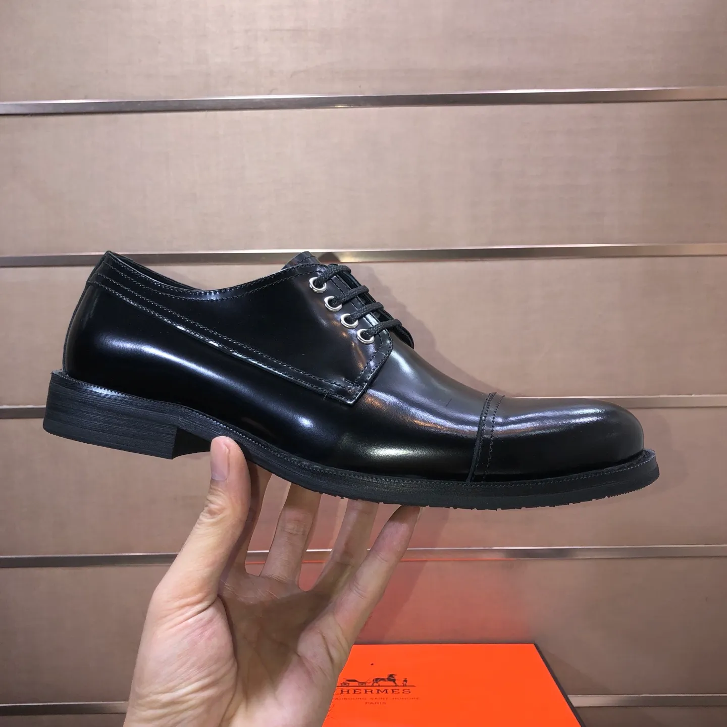 Men's Men's Shoes💰540💰[HERMES] (cowhide lining)🍀Italian top luxury🍀He does not pursue novel styles and gorgeous colors, but attracts the favor of successful men with his flawless, elegant and classic style. Formal leather shoes This very comfortable, simple and stable style allows you to easily match any style! The pattern is absolutely 1:1 refined from the original case, and we strive for excellence in materials, imported cowhide + cowhide lining💪💪💪extraordinary texture👍! .Code number: 39-45 (45 customized)
